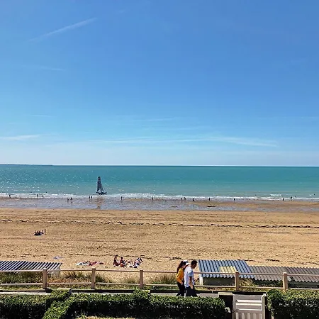 Avec Balcon, Jardin, Et Acces Jullouville-les-Pins
